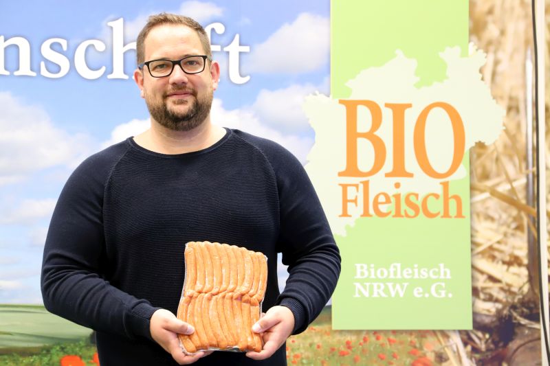 "Ein Tier besteht nicht nur aus Steaks. Die vielen anderen Fleischstücke verarbeiten wir zu Gulasch und Geschnetzeltem für den Außer-Haus-Markt" , erklärt Andreas Sperber, Geschäftsführer Biofleisch NRW. Foto: Jens Brehl